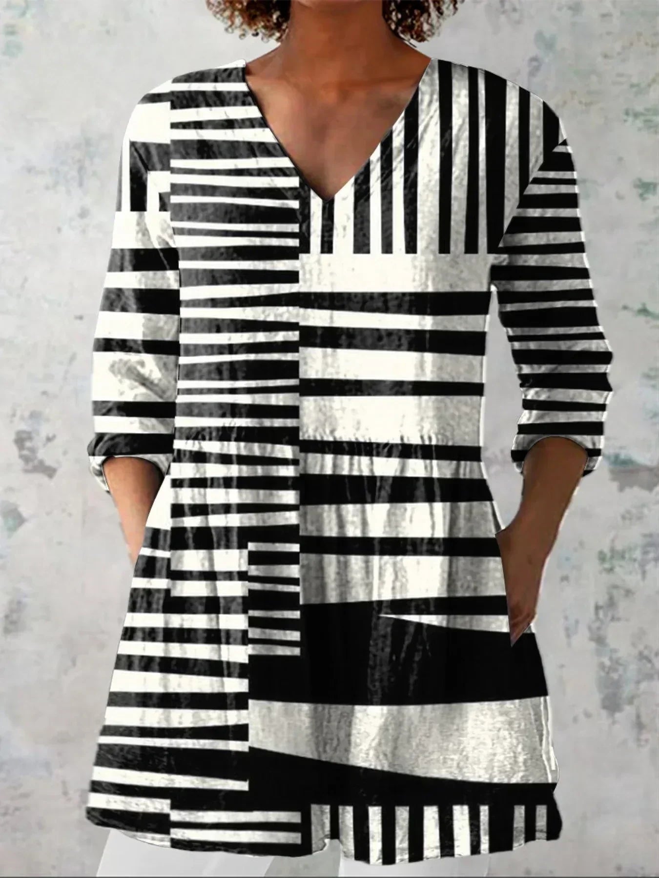 Geneviève | Chemise V-Neck à Rayures Abstraites